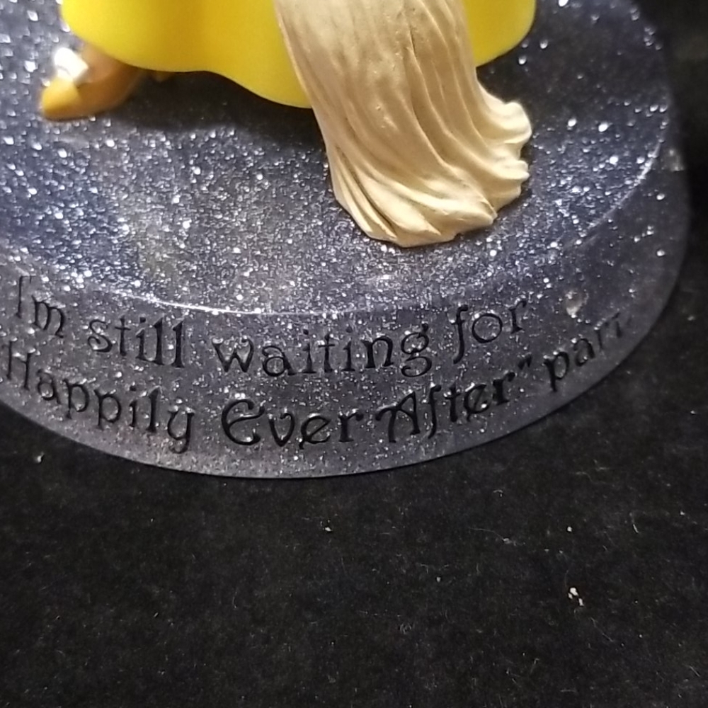 Disney, Snow White statue #17859 - Picture 10 of 15
